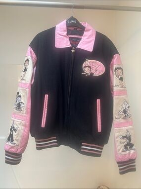 Vintage 2004 Rare Betty Boop Black and Pink Cartoon Panel Bomber Jacket